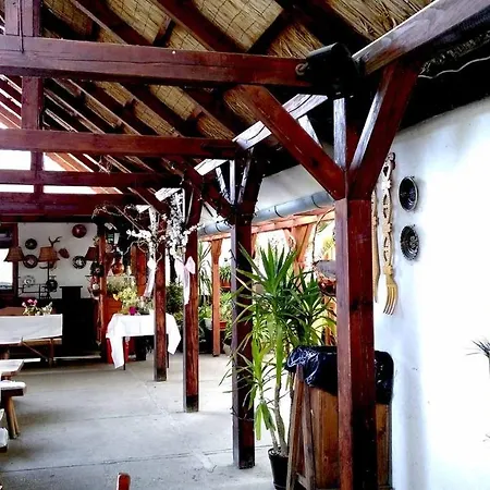 Tassi Halaszcsarda - Sueger Haz *